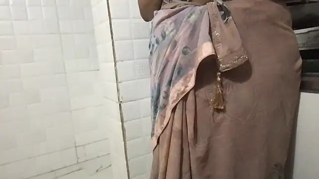 Snapshot of Riyasingh9 chatting on October 2025 03:20:02 AM Riyasingh9 online show from October 2025 03:20:02 AM