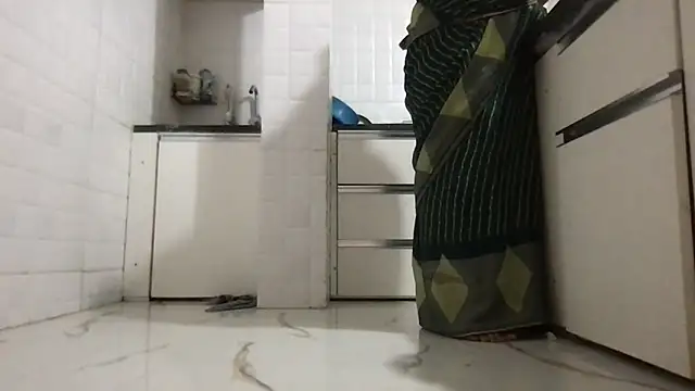 Snapshot of Riyasingh9 chatting on November 2025 04:23:01 AM Riyasingh9 online show from November 2025 04:23:01 AM