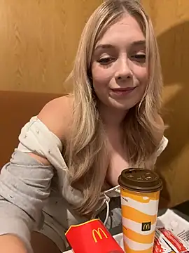 Snapshot of CherryAuroraa chatting on December 2024 08:47:02 PM CherryAuroraa online show from December 2024 08:47:02 PM