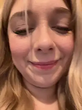 Snapshot of CherryAuroraa chatting on December 2024 09:51:01 AM CherryAuroraa online show from December 2024 09:51:01 AM