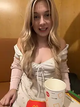 Snapshot of CherryAuroraa chatting on December 2024 10:10:02 PM CherryAuroraa online show from December 2024 10:10:02 PM