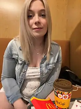 Snapshot of CherryAuroraa chatting on January 2025 02:07:01 PM CherryAuroraa online show from January 2025 02:07:01 PM