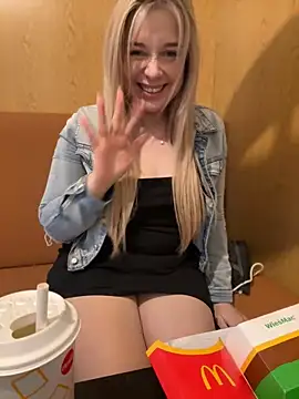 Snapshot of CherryAuroraa chatting on February 2025 10:26:02 AM CherryAuroraa online show from February 2025 10:26:02 AM