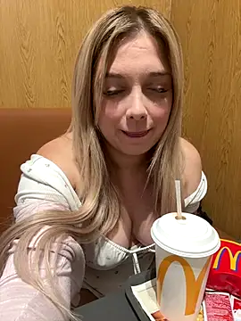 Snapshot of CherryAuroraa chatting on December 2025 09:42:01 PM CherryAuroraa online show from December 2025 09:42:01 PM