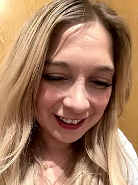 Snapshot of CherryAuroraa chatting on January 2026 10:13:01 PM CherryAuroraa online show from January 2026 10:13:01 PM