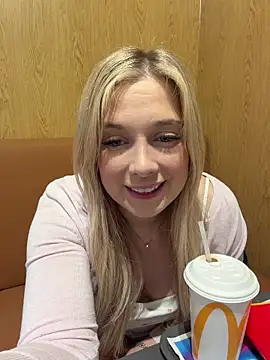 Snapshot of CherryAuroraa chatting on February 2026 01:18:01 PM CherryAuroraa online show from February 2026 01:18:01 PM