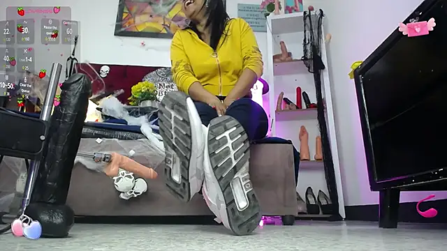 louise nails online show from October 2025 01:10:02 PM