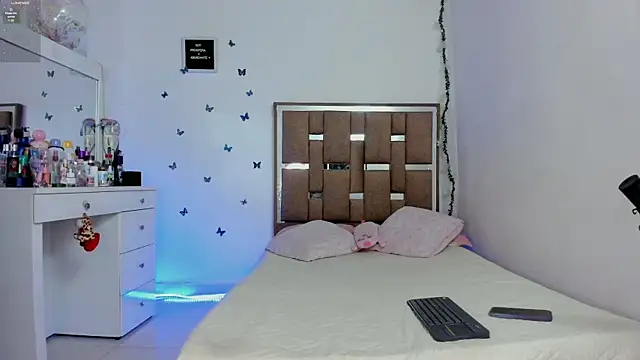 kendall-ewers online show from February 2026 12:06:02 AM