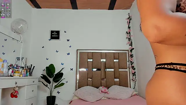 kendall-ewers online show from April 2026 01:43:01 AM