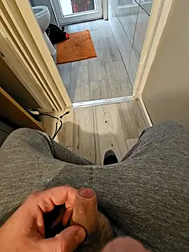 Snapshot of cross10 chatting on December 2025 03:18:02 PM cross10 online show from December 2025 03:18:02 PM