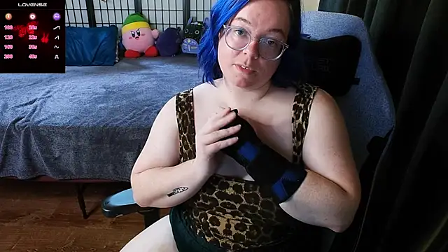 Snapshot of KiraSpitQueen chatting on December 2024 03:36:02 AM KiraSpitQueen online show from December 2024 03:36:02 AM