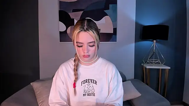 JuanitaClay online show from September 2025 12:26:01 PM