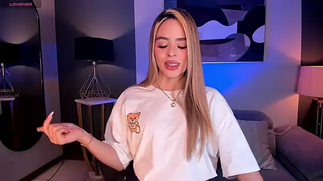 JuanitaClay online show from September 2025 12:16:02 PM