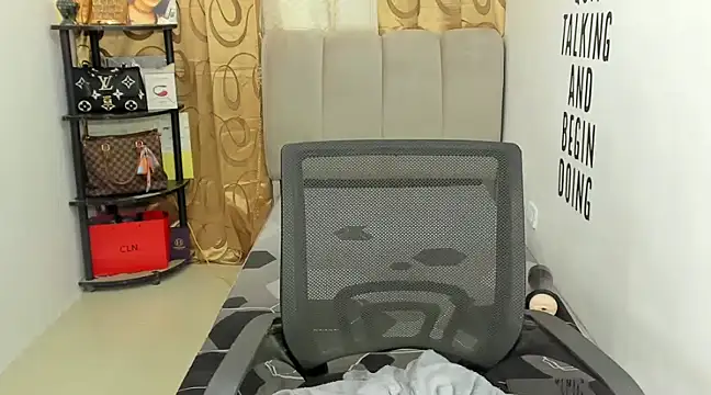 Trixie Mattel21 online show from December 2024 05:26:01 AM