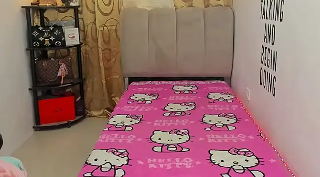 Trixie Mattel21 online show from December 2024 02:22:02 AM