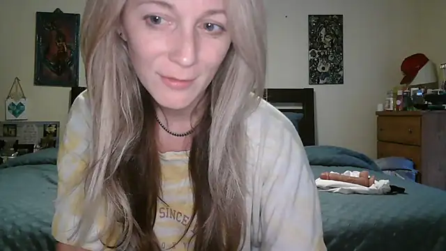 Snapshot of Heyitsmee33 chatting on June 2026 10:40:01 AM Heyitsmee33 online show from June 2026 10:40:01 AM