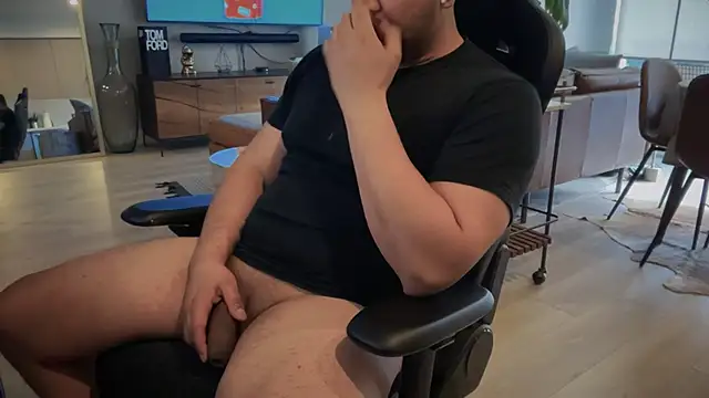 Snapshot of HungandThickLatin chatting on March 2025 01:00:02 AM HungandThickLatin online show from March 2025 01:00:02 AM