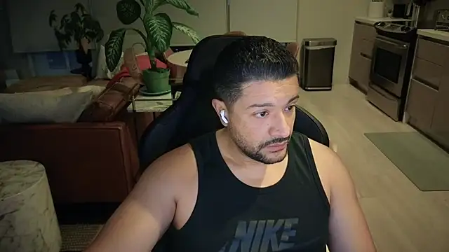 Snapshot of HungandThickLatin chatting on September 2025 01:24:02 PM HungandThickLatin online show from September 2025 01:24:02 PM