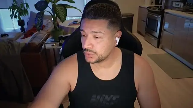 Snapshot of HungandThickLatin chatting on September 2025 02:22:01 PM HungandThickLatin online show from September 2025 02:22:01 PM