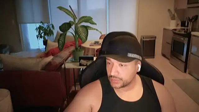Snapshot of HungandThickLatin chatting on September 2025 01:49:01 PM HungandThickLatin online show from September 2025 01:49:01 PM