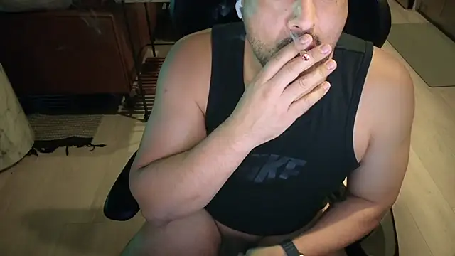 Snapshot of HungandThickLatin chatting on September 2025 03:33:02 AM HungandThickLatin online show from September 2025 03:33:02 AM