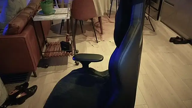 Snapshot of HungandThickLatin chatting on October 2025 08:53:01 AM HungandThickLatin online show from October 2025 08:53:01 AM