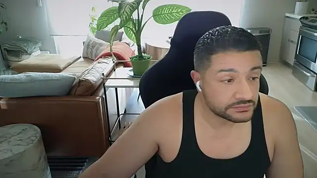 Snapshot of HungandThickLatin chatting on November 2025 12:01:02 AM HungandThickLatin online show from November 2025 12:01:02 AM