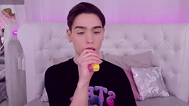 Snapshot of RobbyCharming chatting on February 2025 07:55:01 PM RobbyCharming online show from February 2025 07:55:01 PM