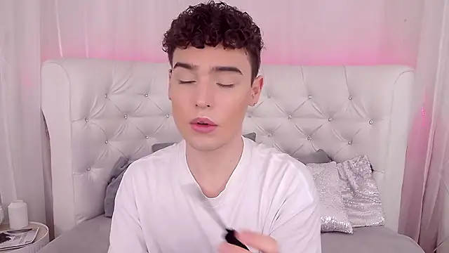 Snapshot of RobbyCharming chatting on September 2025 03:38:02 AM RobbyCharming online show from September 2025 03:38:02 AM