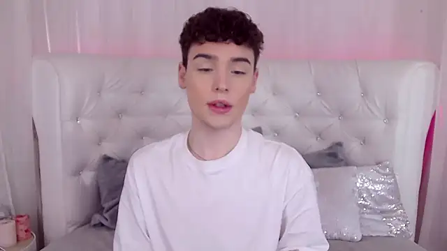 Snapshot of RobbyCharming chatting on September 2025 03:54:01 AM RobbyCharming online show from September 2025 03:54:01 AM