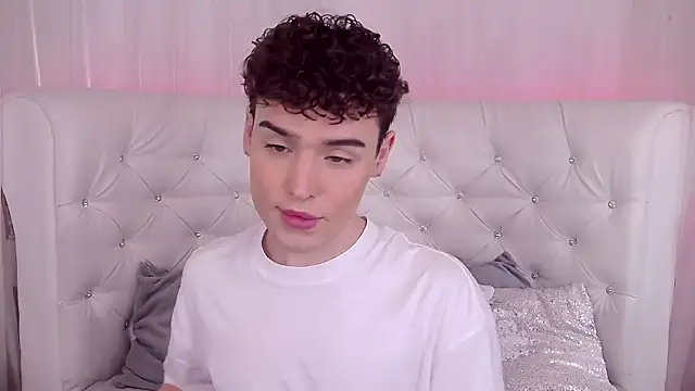 Snapshot of RobbyCharming chatting on September 2025 03:54:01 AM RobbyCharming online show from September 2025 03:54:01 AM