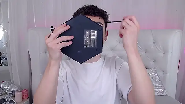 Snapshot of RobbyCharming chatting on September 2025 03:45:02 AM RobbyCharming online show from September 2025 03:45:02 AM