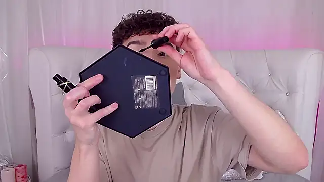 Snapshot of RobbyCharming chatting on October 2025 03:38:01 AM RobbyCharming online show from October 2025 03:38:01 AM