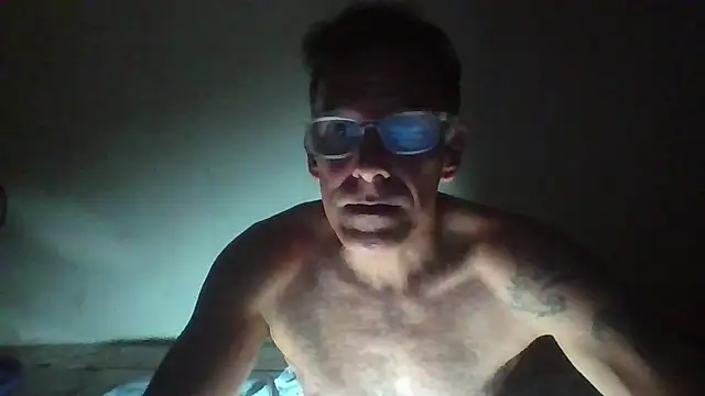 Snapshot of CaptainFox chatting on July 2026 02:05:17 AM CaptainFox online show from July 2026 02:05:17 AM