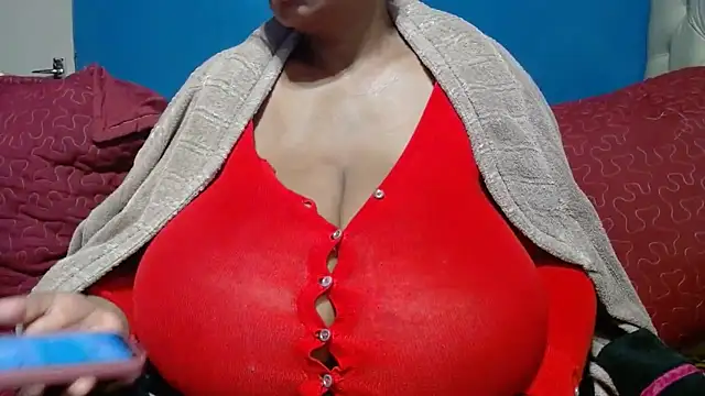 CUTEFIRMMELONSS online show from May 2026 03:47:01 AM