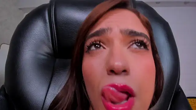 Snapshot of MariamRivera_ chatting on December 2024 10:07:01 AM MariamRivera  online show from December 2024 10:07:01 AM