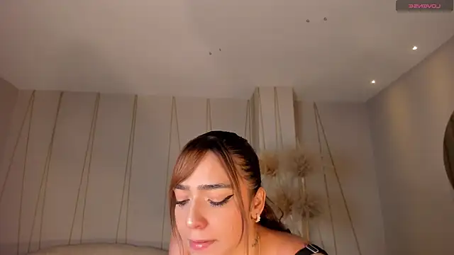 Snapshot of MariamRivera_ chatting on January 2025 03:44:02 AM MariamRivera  online show from January 2025 03:44:02 AM