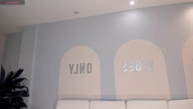 Snapshot of MariamRivera_ chatting on February 2025 03:52:02 AM MariamRivera  online show from February 2025 03:52:02 AM