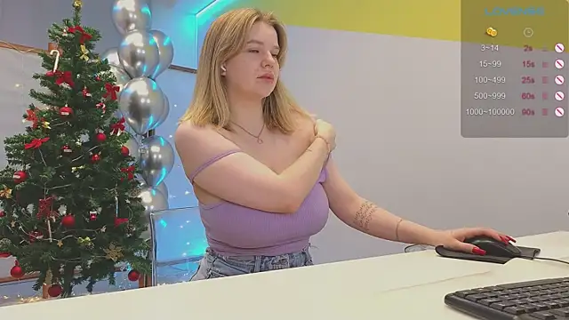 Snapshot of LovlyBambi chatting on December 2024 07:43:01 PM LovlyBambi online show from December 2024 07:43:01 PM