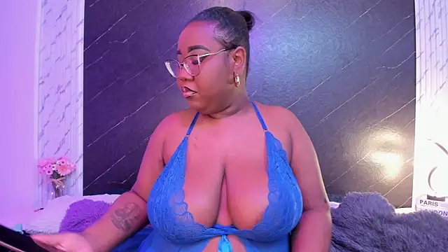 Darnellqueen online show from November 2025 01:06:02 AM
