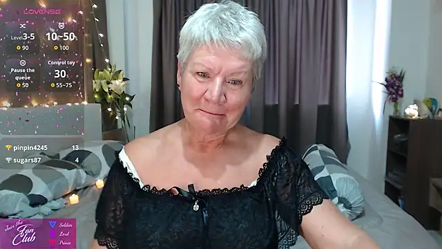 Snapshot of roxana_brooks chatting on April 2026 11:40:01 PM roxana brooks online show from April 2026 11:40:01 PM