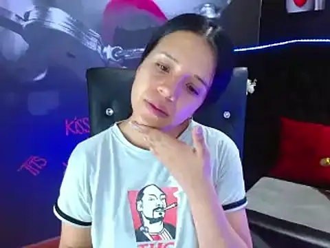 Snapshot of VALERY_MEER chatting on December 2024 11:44:01 AM VALERY MEER online show from December 2024 11:44:01 AM