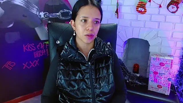 Snapshot of VALERY_MEER chatting on December 2024 11:57:02 AM VALERY MEER online show from December 2024 11:57:02 AM