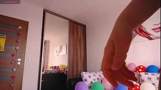 Snapshot of Bellaysensual chatting on March 2025 12:18:02 PM Bellaysensual online show from March 2025 12:18:02 PM