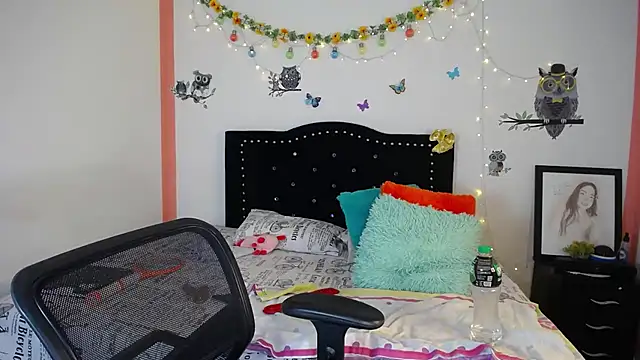 Snapshot of naughty_girl_4u chatting on March 2025 11:05:01 PM naughty girl 4u online show from March 2025 11:05:01 PM