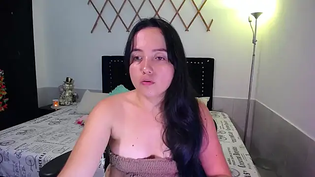 Snapshot of naughty_girl_4u chatting on October 2025 04:35:02 PM naughty girl 4u online show from October 2025 04:35:02 PM