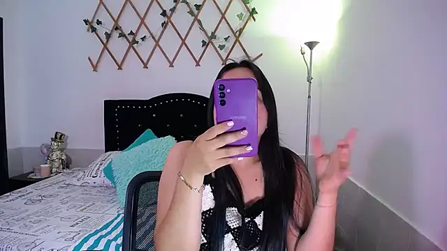 Snapshot of naughty_girl_4u chatting on November 2025 12:16:01 PM naughty girl 4u online show from November 2025 12:16:01 PM