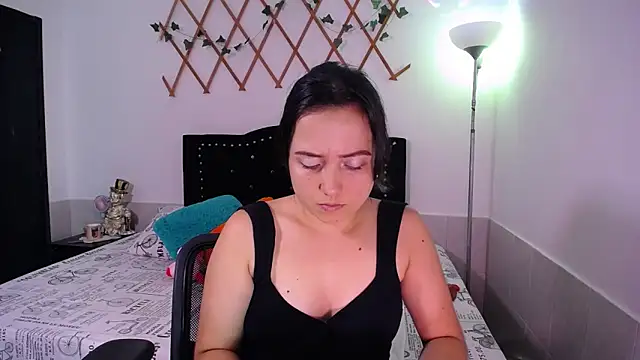 Snapshot of naughty_girl_4u chatting on November 2025 07:13:02 PM naughty girl 4u online show from November 2025 07:13:02 PM