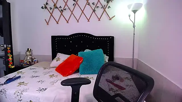 Snapshot of naughty_girl_4u chatting on November 2025 07:29:02 PM naughty girl 4u online show from November 2025 07:29:02 PM