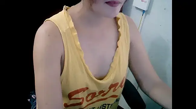 Snapshot of makemefallin chatting on January 2025 01:32:02 PM makemefallin online show from January 2025 01:32:02 PM